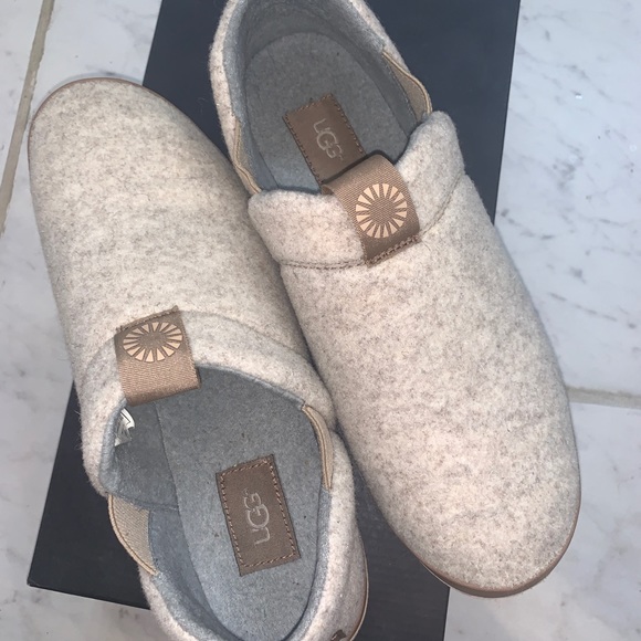 Men’s Uggs - (M Hanz) lightly worn; unique - Picture 2 of 4